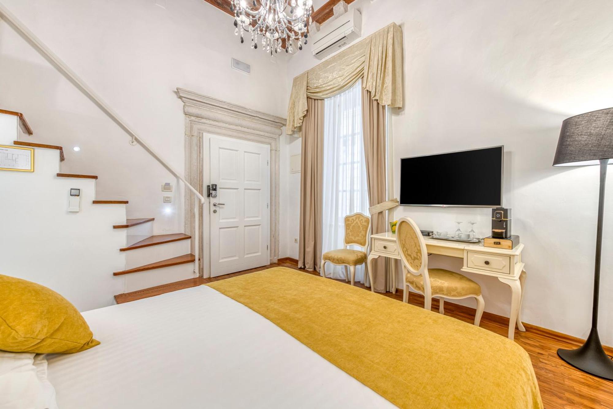 Palmotta Palace *