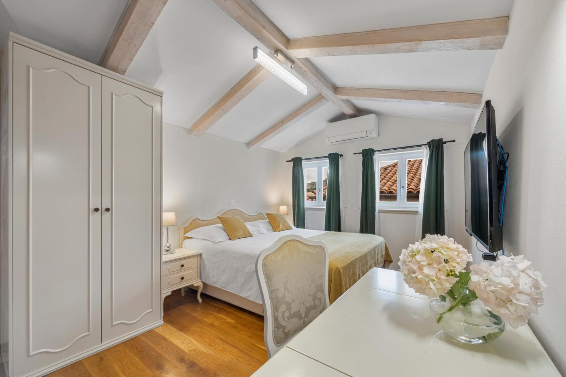 Apartment Palmotta Palace